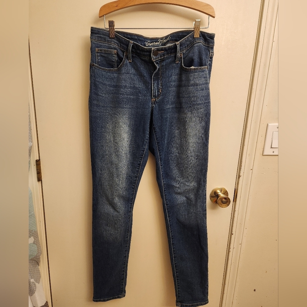 Universal Thread Women's Mid Rise Skinny Jeans Dark wash 8/29L
